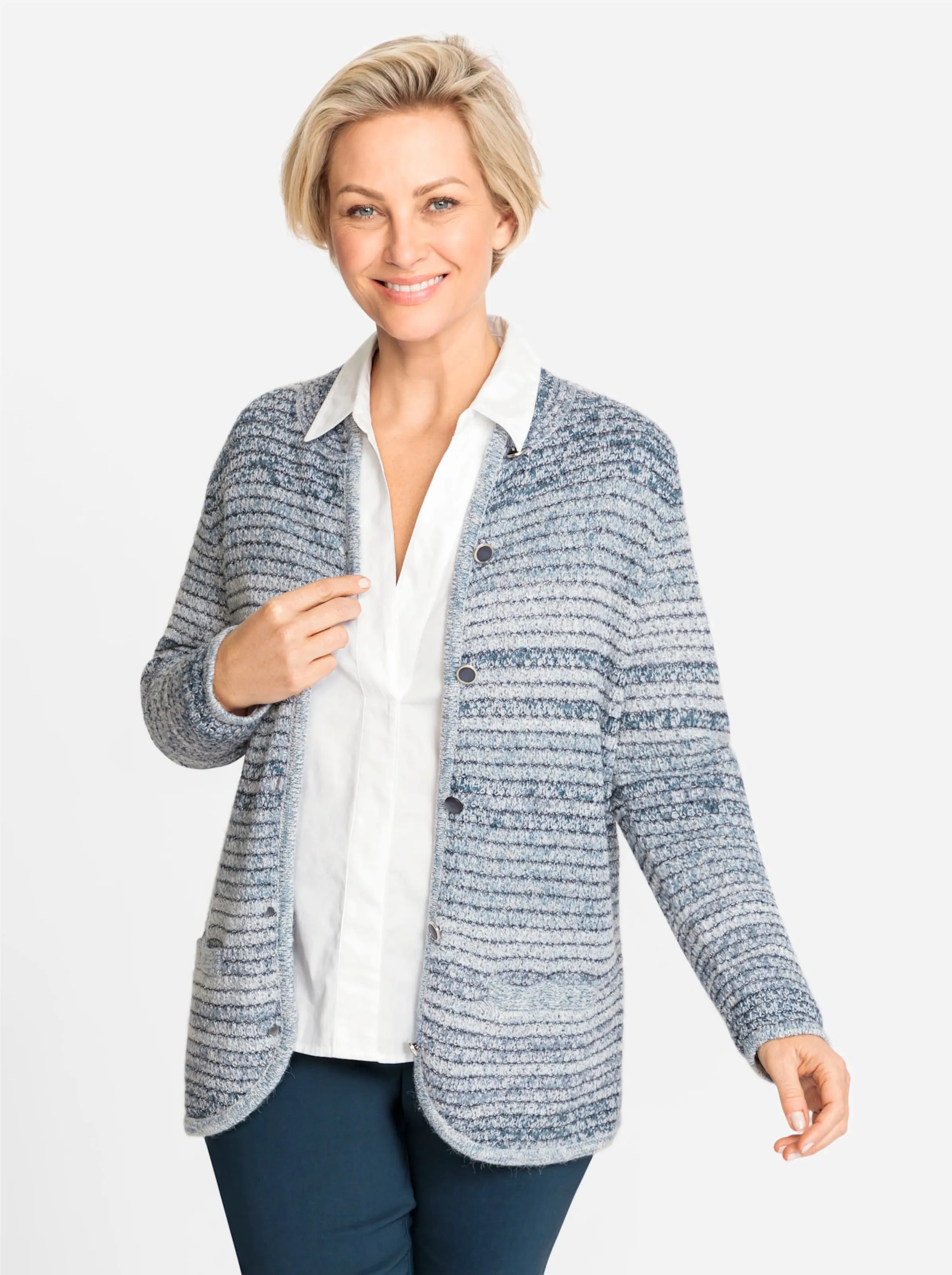 Strickjacke in rauchblau-taubenblau-gemustert